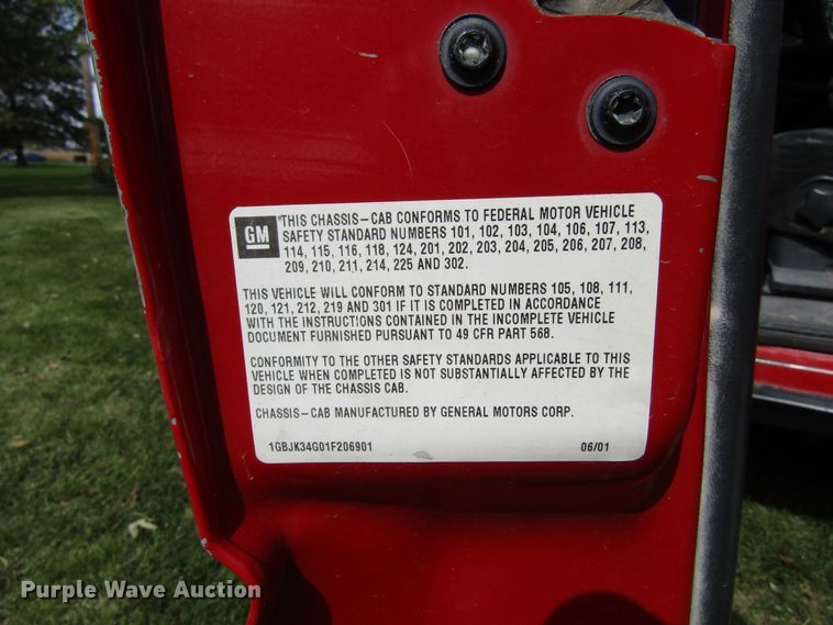 image for item GQ9179 2001 Chevrolet Silverado 3500  tow truck