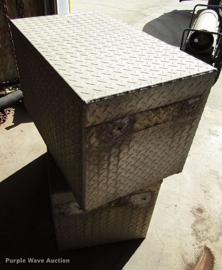 image for item GQ9187 (2) toolboxes