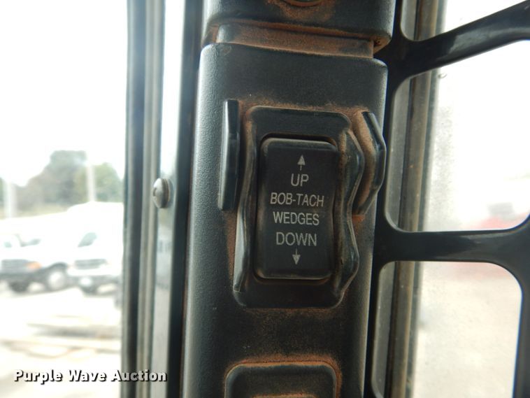 image for item GR9810 2016 Bobcat T870  tracked skid steer loader