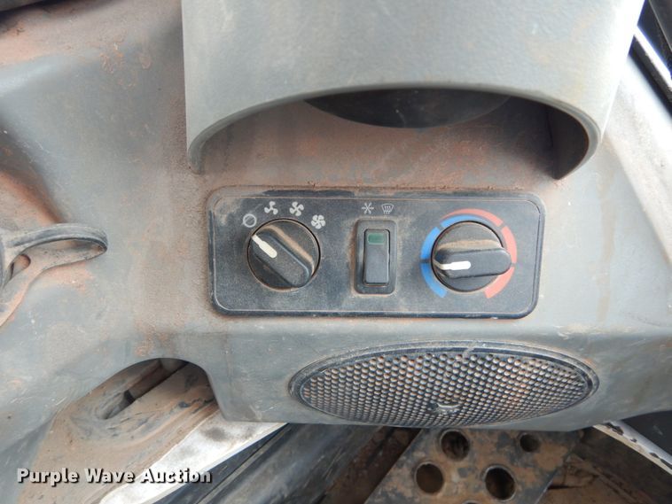 image for item GR9810 2016 Bobcat T870  tracked skid steer loader