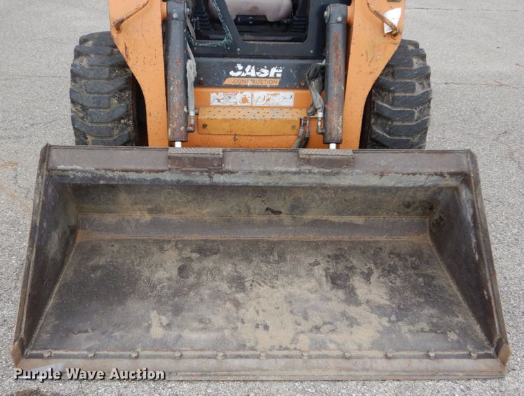 image for item GR9828 2012 Case SR220  skid steer loader