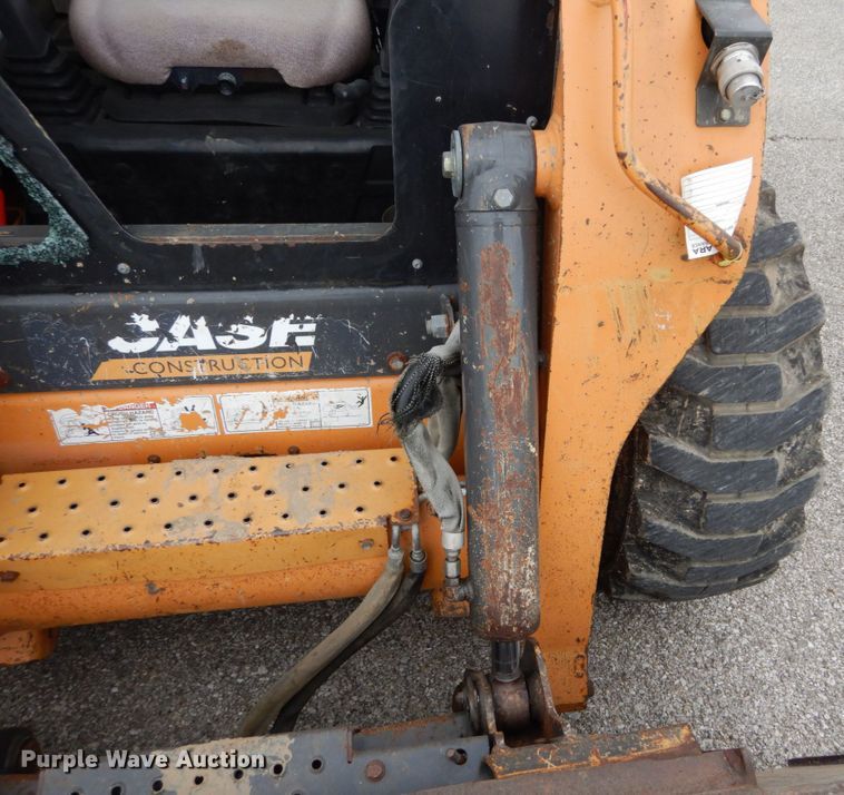 image for item GR9828 2012 Case SR220  skid steer loader