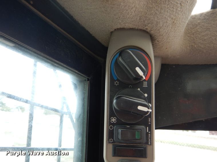 image for item GR9828 2012 Case SR220  skid steer loader