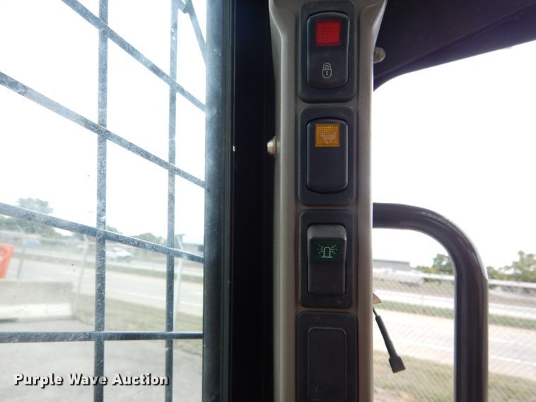 image for item GR9828 2012 Case SR220  skid steer loader