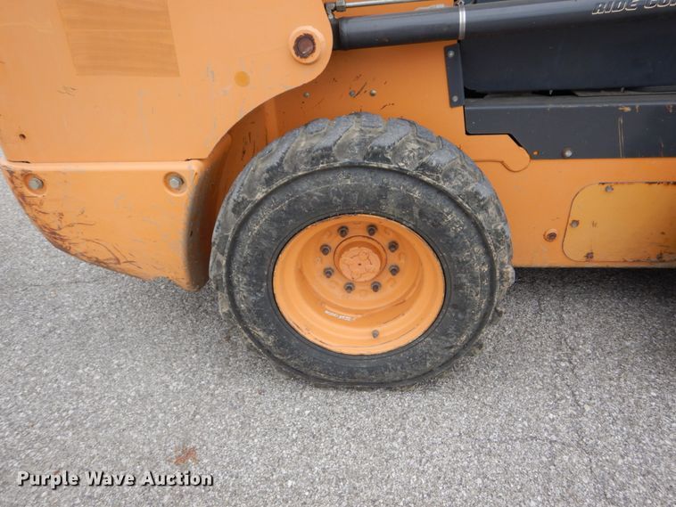 image for item GR9828 2012 Case SR220  skid steer loader