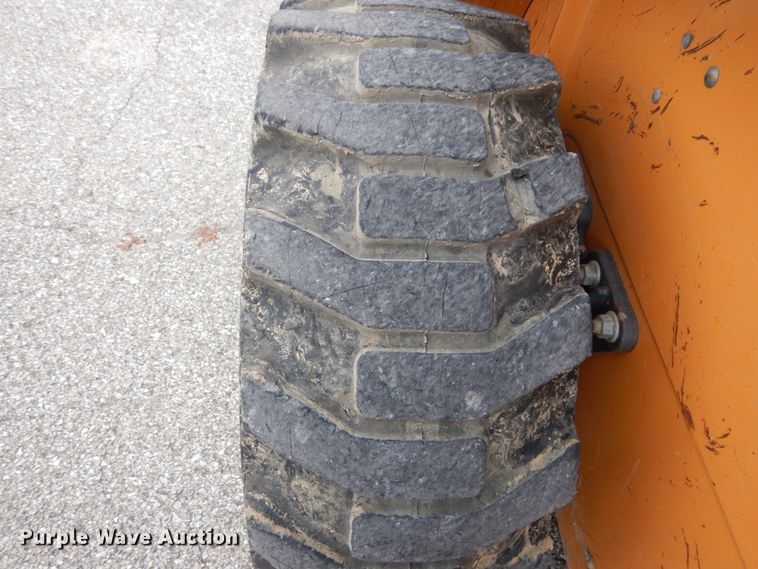 image for item GR9828 2012 Case SR220  skid steer loader