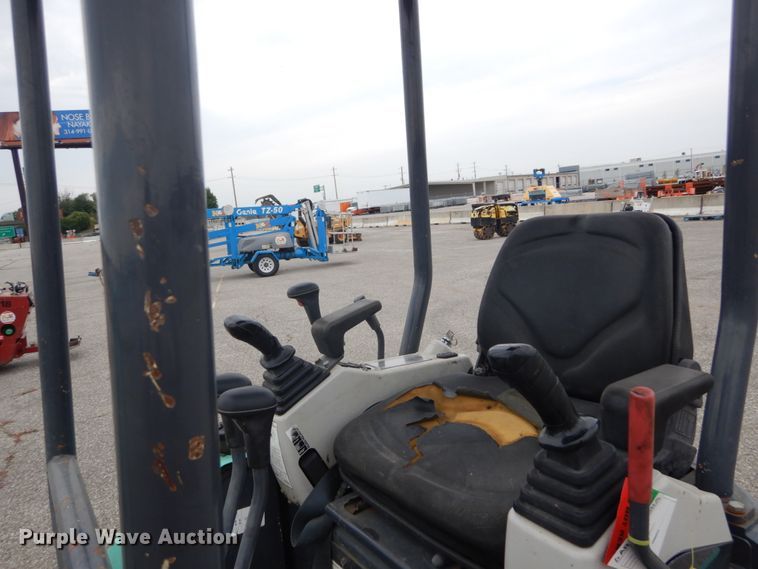 image for item GR9831 2014 IHI 17VX  mini excavator