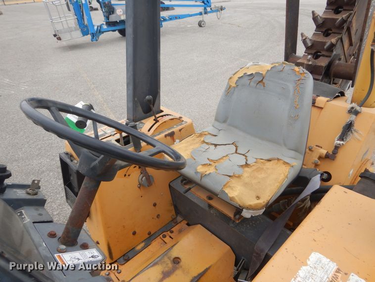 image for item GR9835 1999 Case 460  trencher