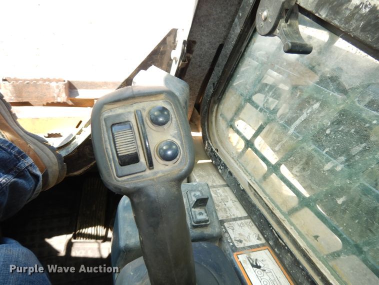 image for item HD9472 2017 John Deere 333G  tracked skid steer loader