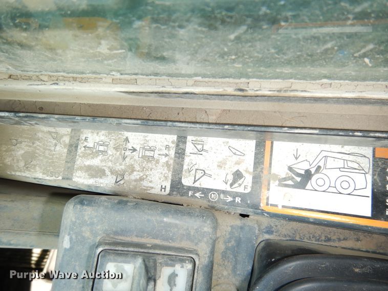 image for item HD9472 2017 John Deere 333G  tracked skid steer loader