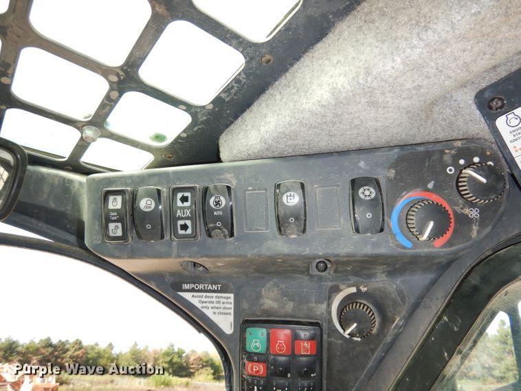 image for item HD9472 2017 John Deere 333G  tracked skid steer loader