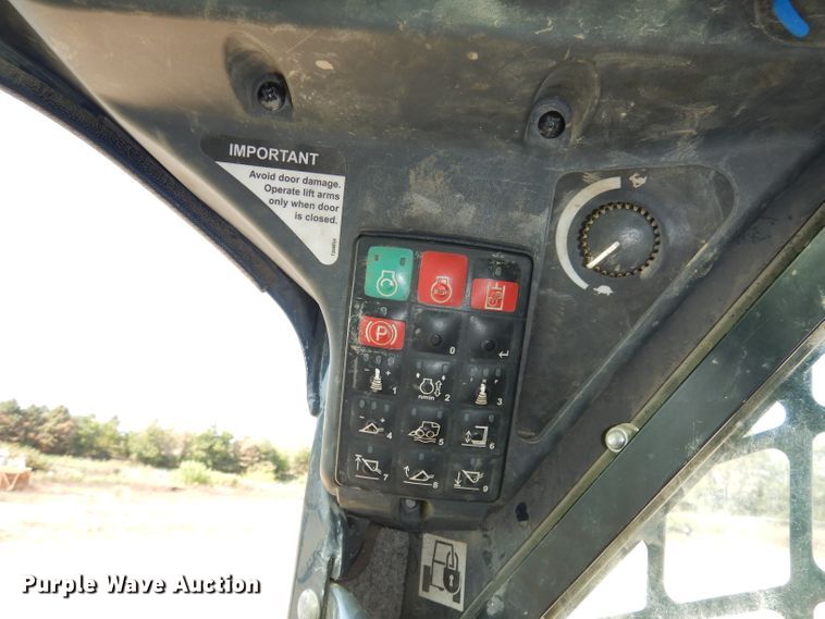 image for item HD9472 2017 John Deere 333G  tracked skid steer loader