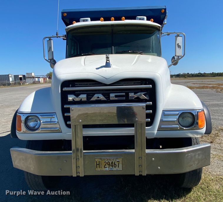 image for item HE9835 2004 Mack Granite  dump truck