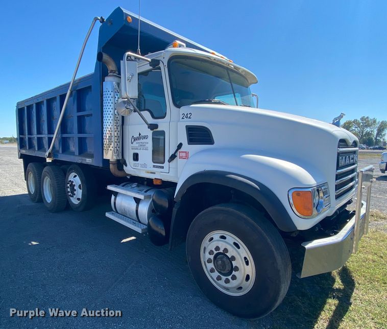 image for item HE9835 2004 Mack Granite  dump truck