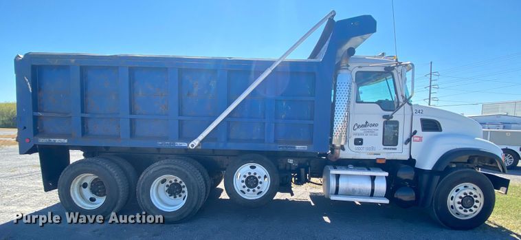 image for item HE9835 2004 Mack Granite  dump truck