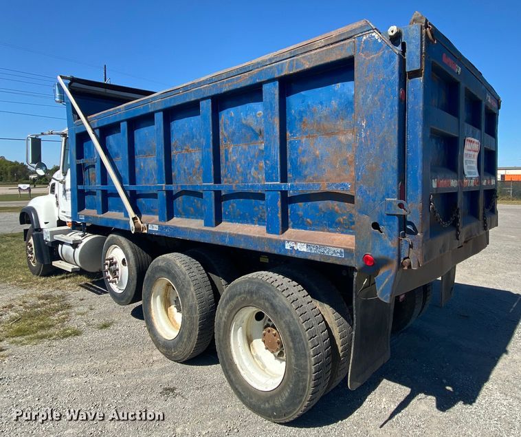 image for item HE9835 2004 Mack Granite  dump truck