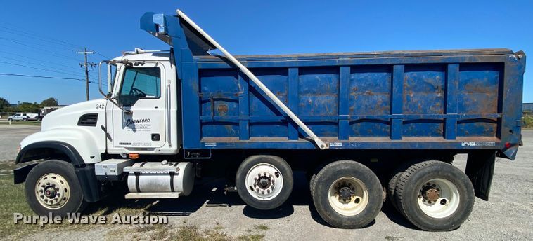 image for item HE9835 2004 Mack Granite  dump truck