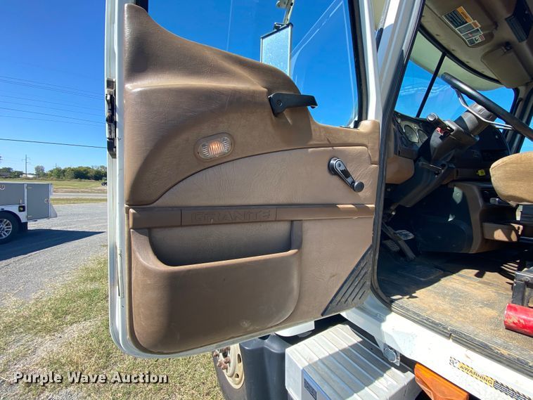 image for item HE9835 2004 Mack Granite  dump truck