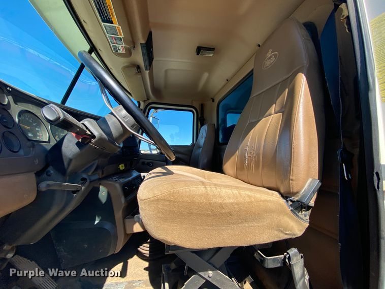 image for item HE9835 2004 Mack Granite  dump truck