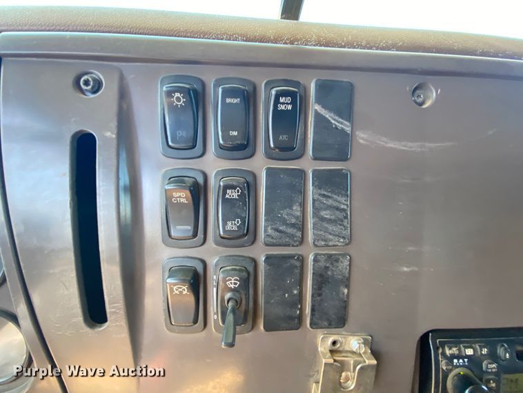 image for item HE9835 2004 Mack Granite  dump truck