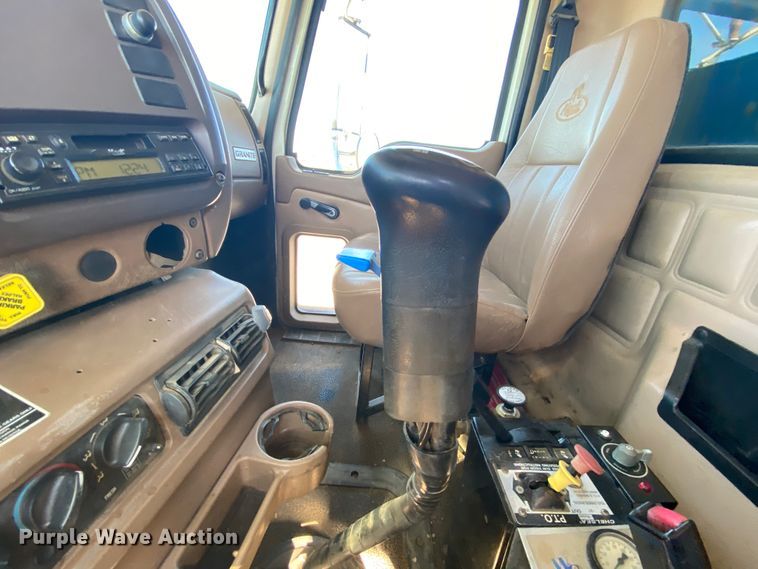 image for item HE9835 2004 Mack Granite  dump truck