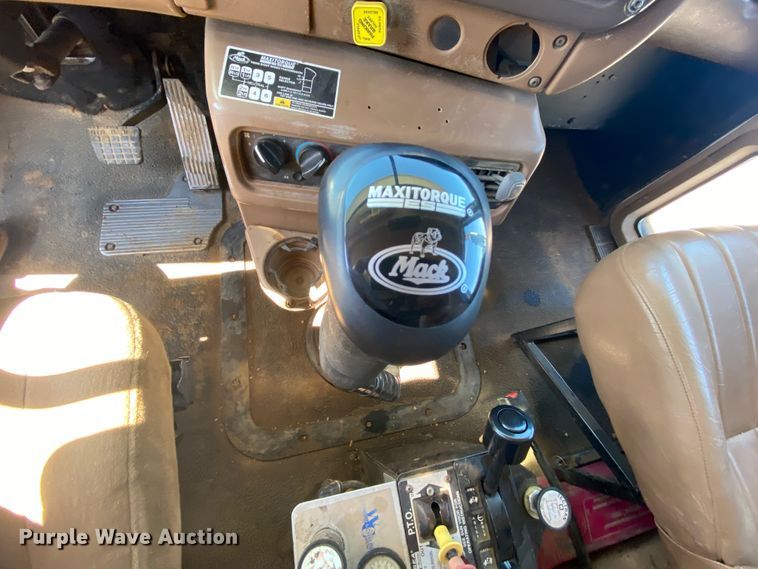 image for item HE9835 2004 Mack Granite  dump truck