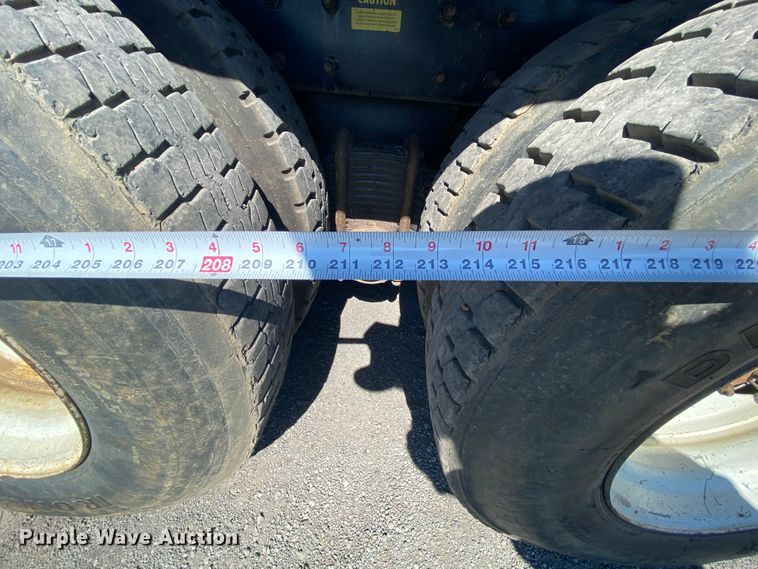 image for item HE9835 2004 Mack Granite  dump truck