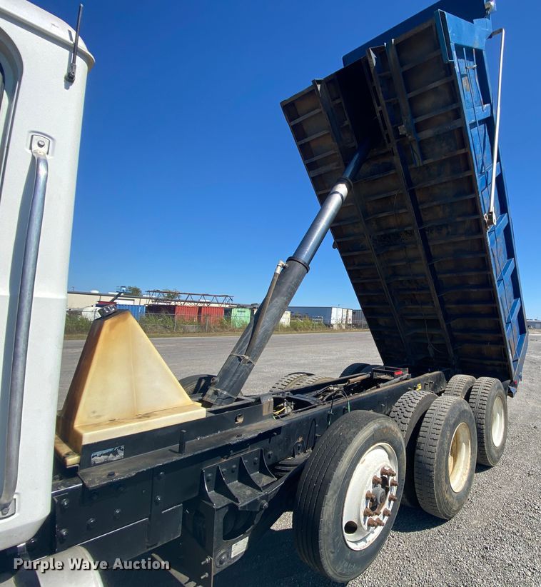 image for item HE9835 2004 Mack Granite  dump truck