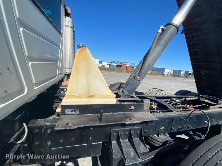 image for item HE9835 2004 Mack Granite  dump truck