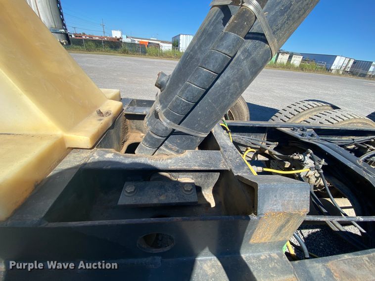 image for item HE9835 2004 Mack Granite  dump truck