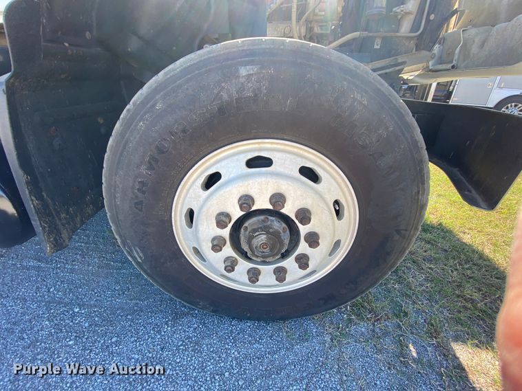 image for item HE9835 2004 Mack Granite  dump truck