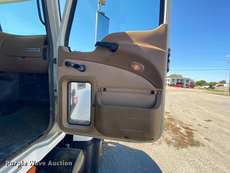 image for item HE9835 2004 Mack Granite  dump truck