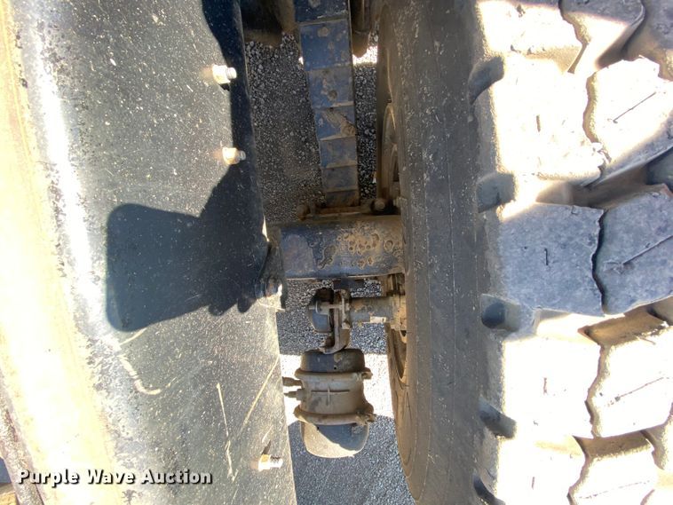 image for item HE9835 2004 Mack Granite  dump truck