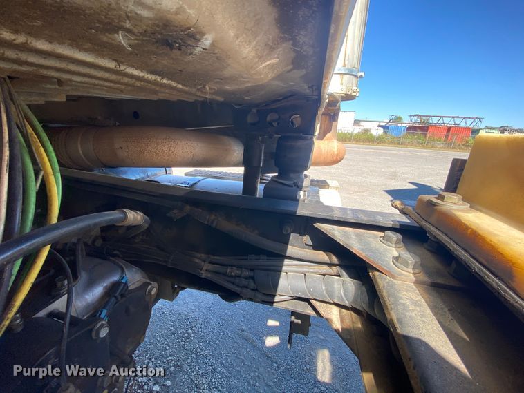 image for item HE9835 2004 Mack Granite  dump truck