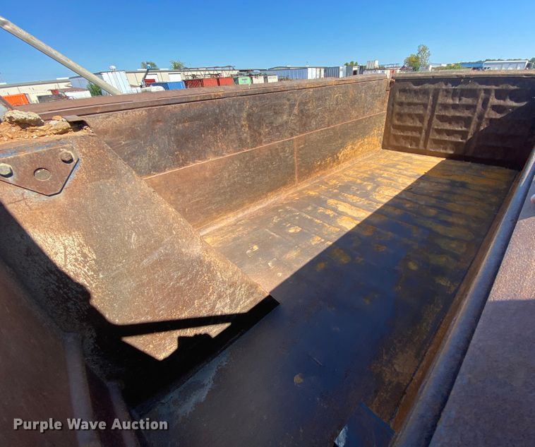 image for item HE9835 2004 Mack Granite  dump truck