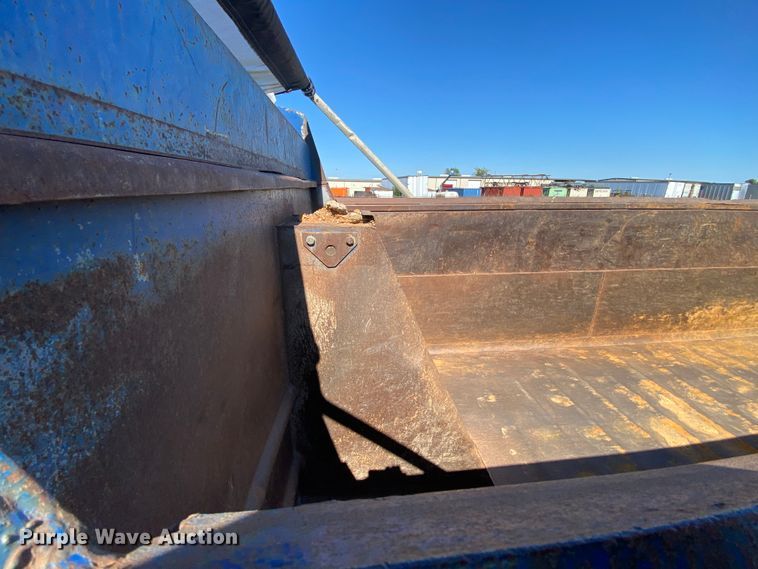 image for item HE9835 2004 Mack Granite  dump truck