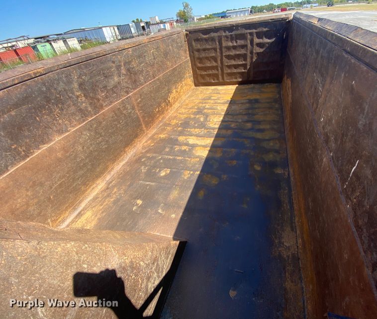 image for item HE9835 2004 Mack Granite  dump truck