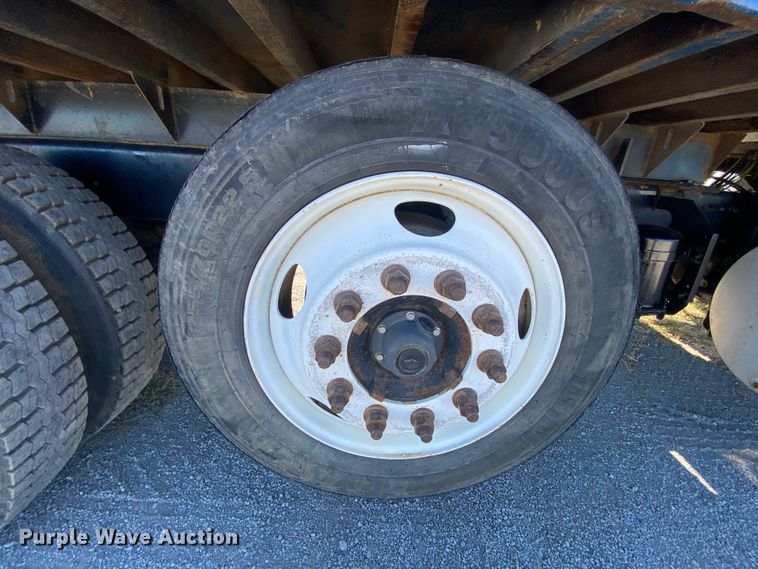 image for item HE9835 2004 Mack Granite  dump truck