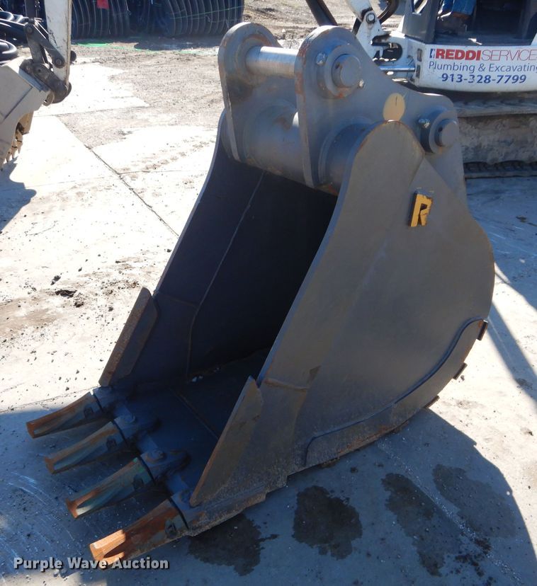 image for item HF9023 Rockland EB40 30"W excavator bucket