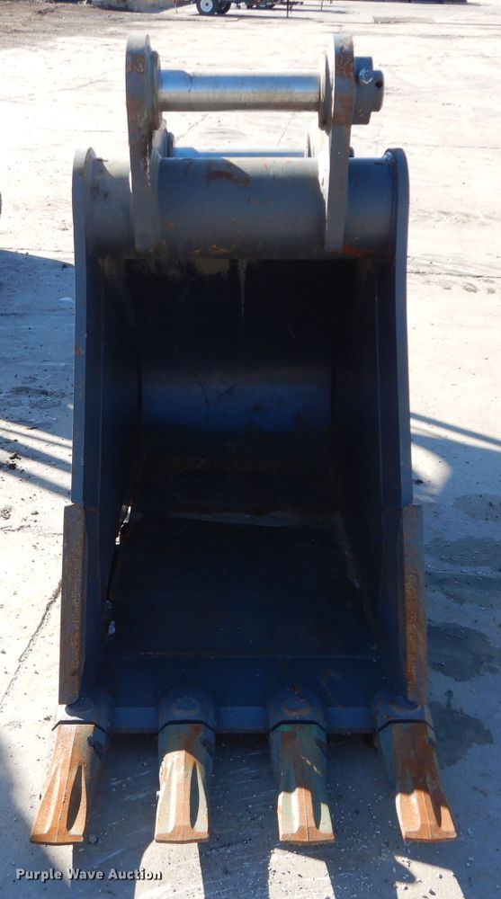 image for item HF9023 Rockland EB40 30"W excavator bucket