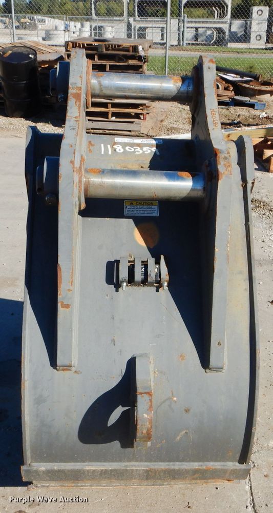 image for item HF9023 Rockland EB40 30"W excavator bucket