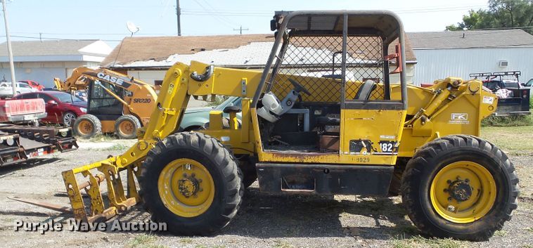 image for item HF9579 1998 Caterpillar TH82  telehandler