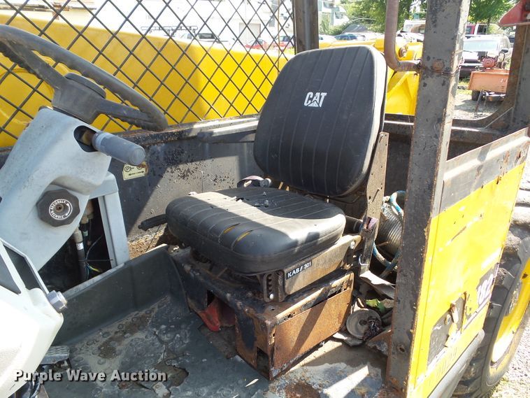 image for item HF9579 1998 Caterpillar TH82  telehandler