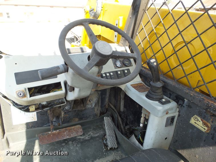 image for item HF9579 1998 Caterpillar TH82  telehandler