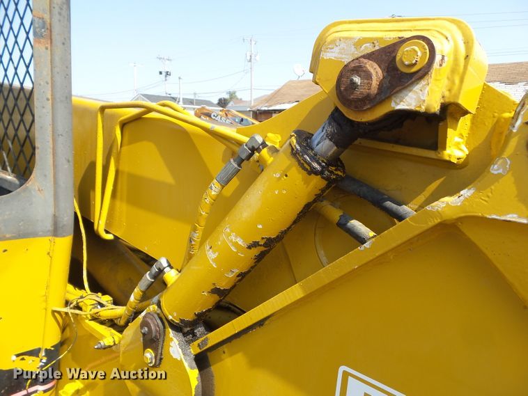 image for item HF9579 1998 Caterpillar TH82  telehandler