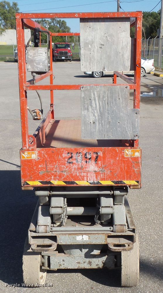 image for item HF9653 2008 Skyjack SJIII 3220  scissor lift