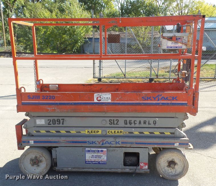 image for item HF9653 2008 Skyjack SJIII 3220  scissor lift