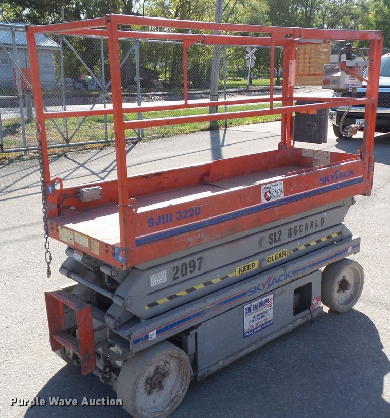image for item HF9653 2008 Skyjack SJIII 3220  scissor lift