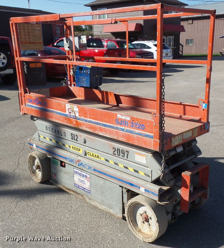 image for item HF9653 2008 Skyjack SJIII 3220  scissor lift