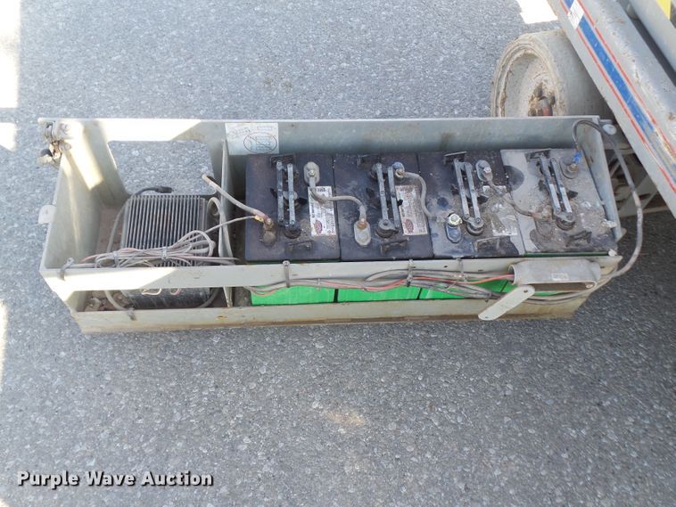 image for item HF9653 2008 Skyjack SJIII 3220  scissor lift